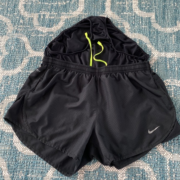 Nike size small woman’s athletic shorts - Picture 9 of 9
